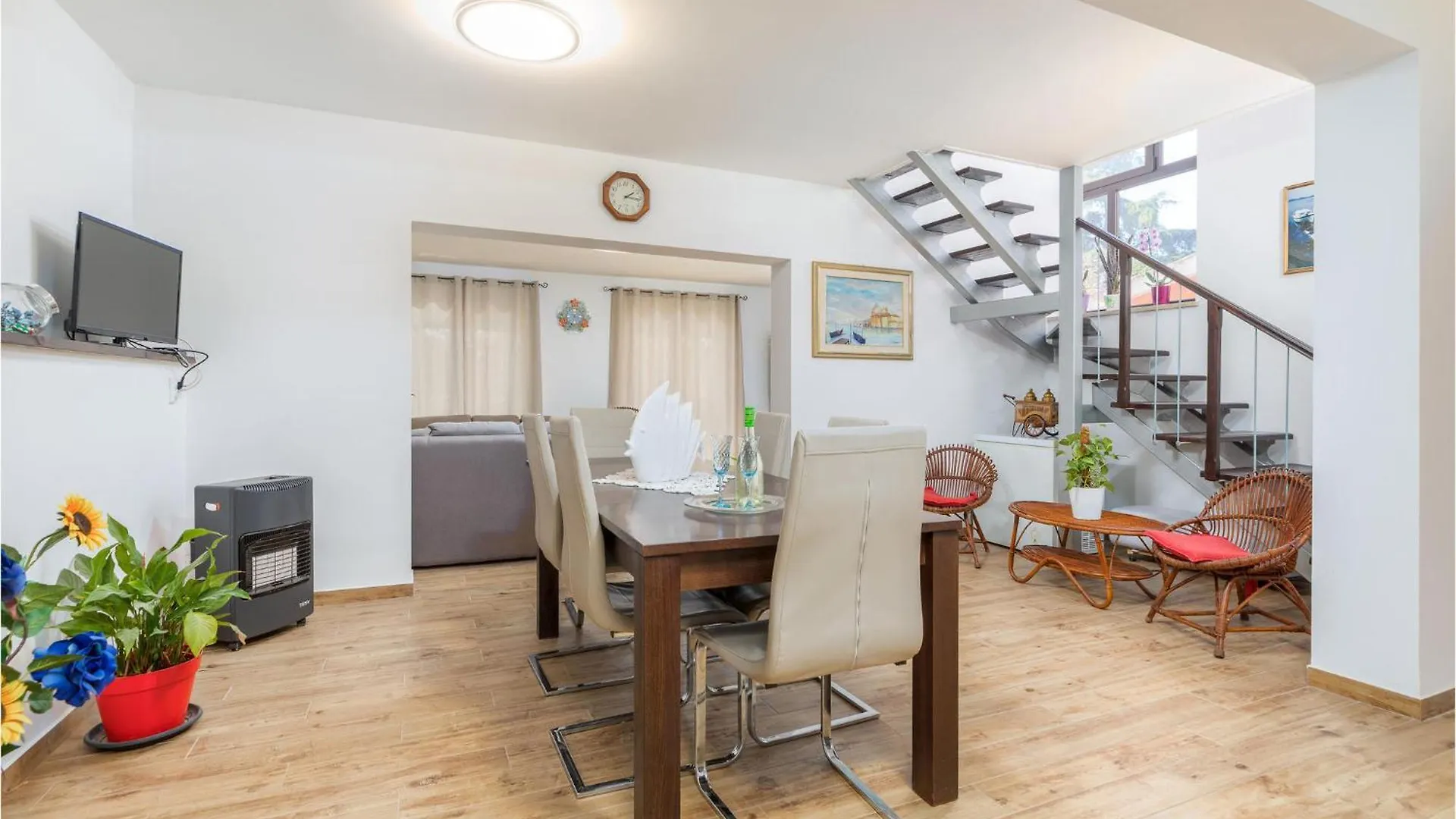 Awesome Home In Fazana With Kitchen Holiday home
