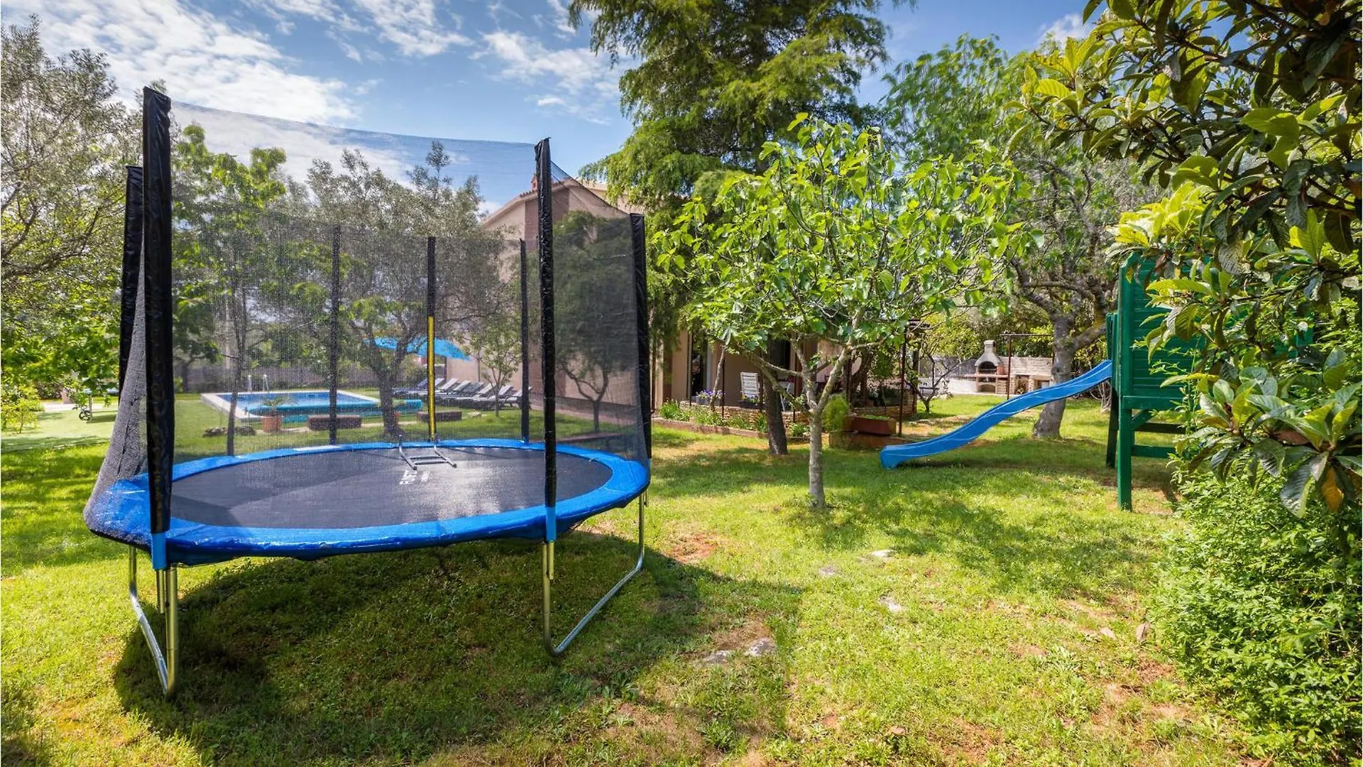 Awesome Home In Fazana With Kitchen Holiday home